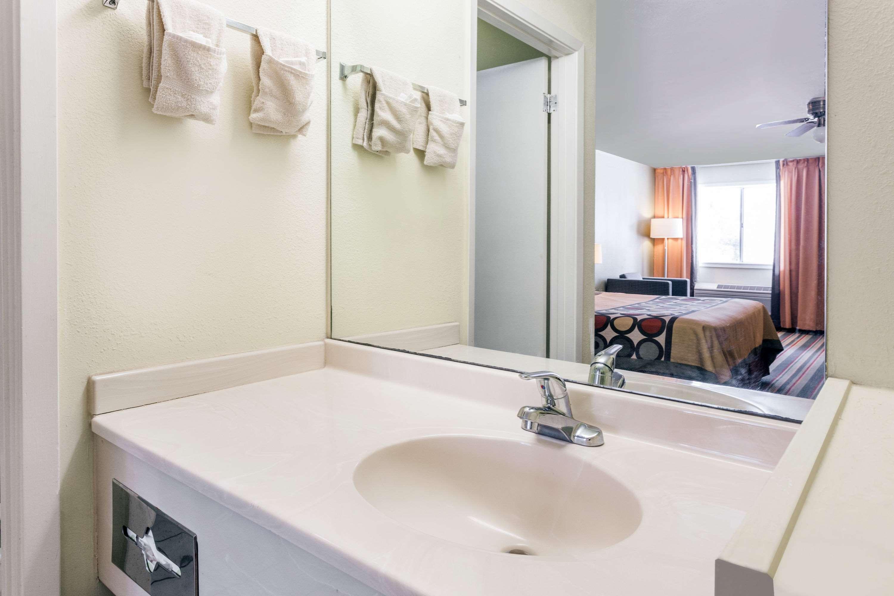 Super 8 By Wyndham Brookhaven Hotel Ngoại thất bức ảnh
